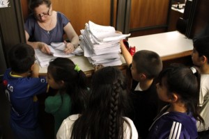 El 10 de septiembre fueron los propios pibes de comedores y hogares los que entregaron a la Justicia bonaerense una acción judicial cautelar en defensa de sus derechos.